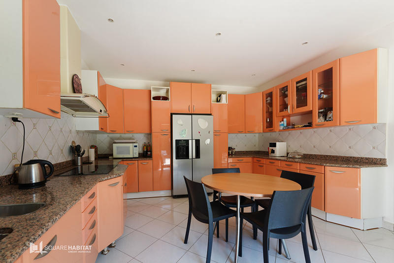 Maison - 223 m² - 5 pièces