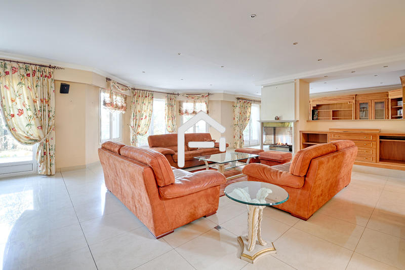 Maison - 450 m² - 10 pièces
