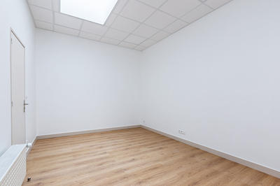 Local commercial - 90 m² - 4 pièces