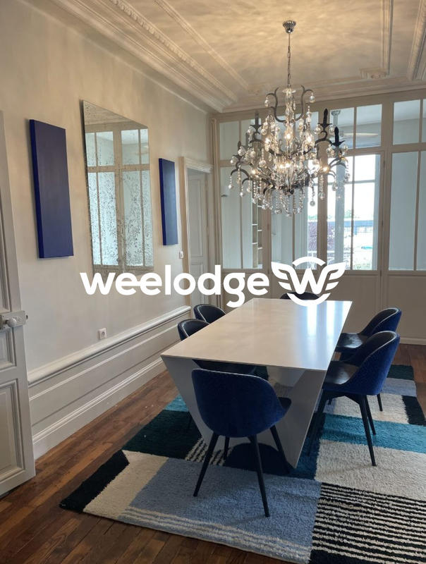 Bureau - 160 m² - 6 pièces