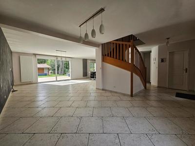 Maison - 166 m² - 6 pièces