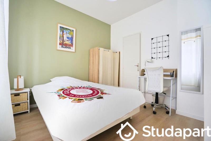 Chambre - 13 m² - 1 pièce