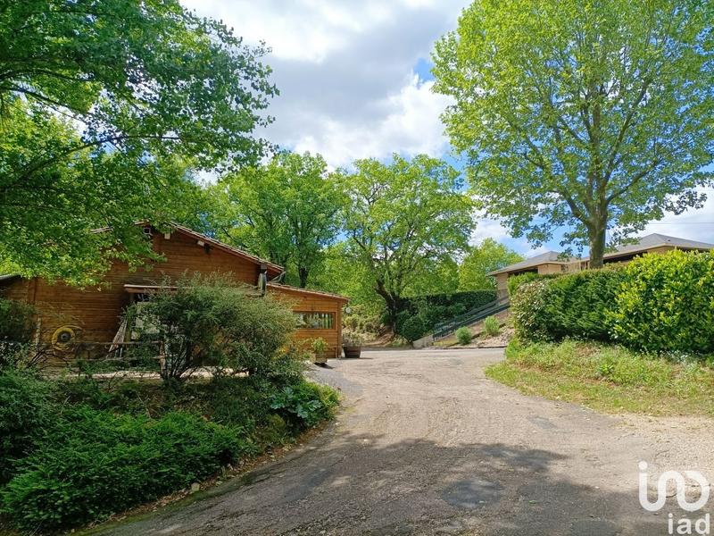 Local commercial - 25 000 m²