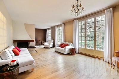 Maison - 174 m² - 9 pièces