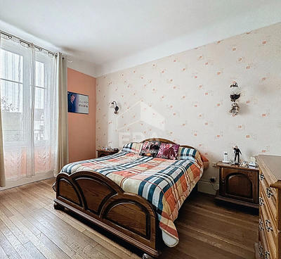 Immeuble - 9 m² - 11 pièces