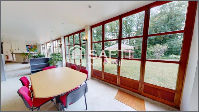 Local commercial - 240 m² - 8 pièces