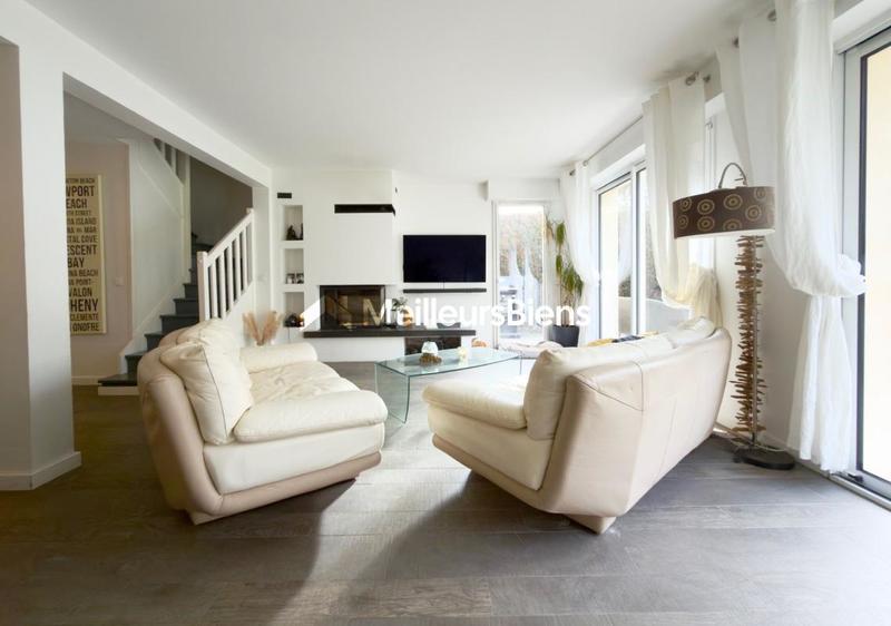 Maison - 197 m² - 8 pièces