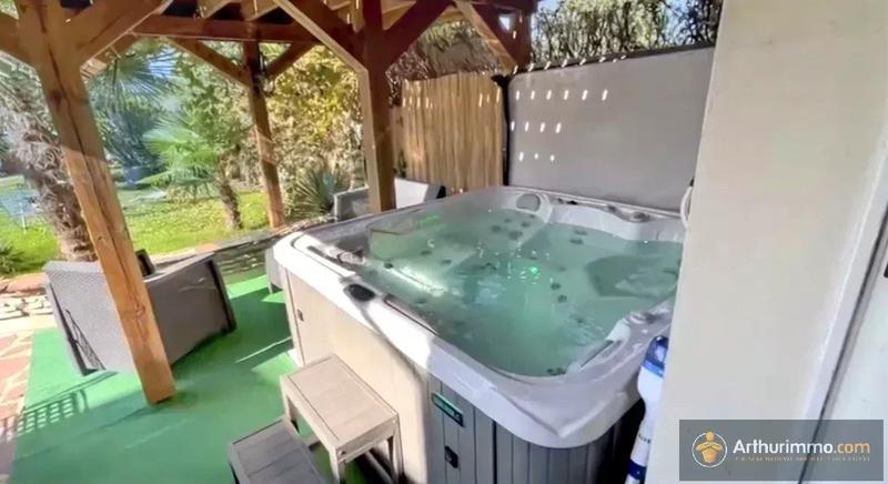 Maison - 220 m² - 9 pièces