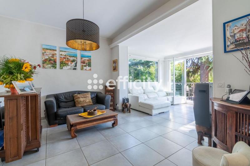 Maison - 182 m² - 8 pièces