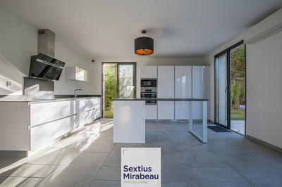 Demeure - 175 m² - 6 pièces