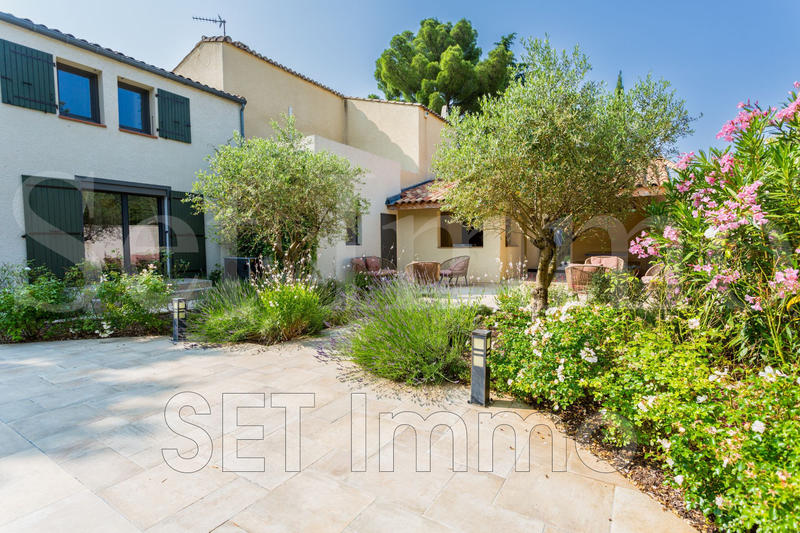 Maison - 210 m² - 7 pièces