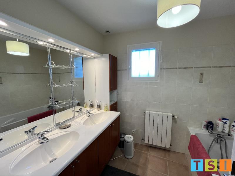 Maison - 200 m² - 6 pièces