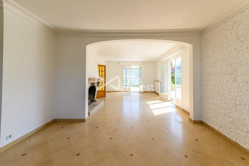 Maison - 180 m² - 8 pièces