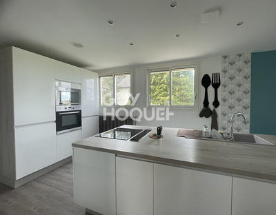 Maison - 205 m² - 8 pièces