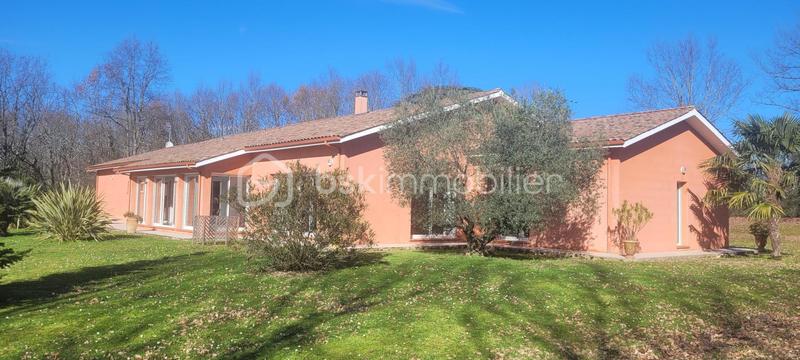 Maison - 246 m² - 7 pièces