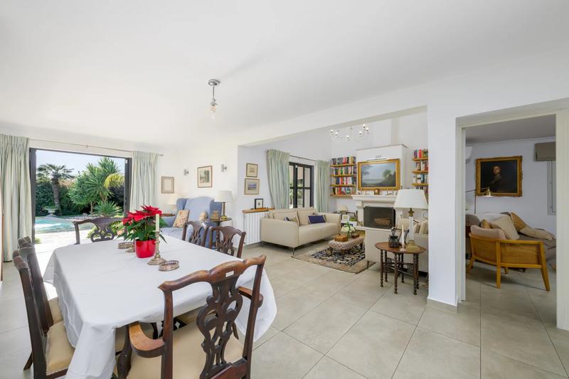 Maison - 228 m² - 8 pièces