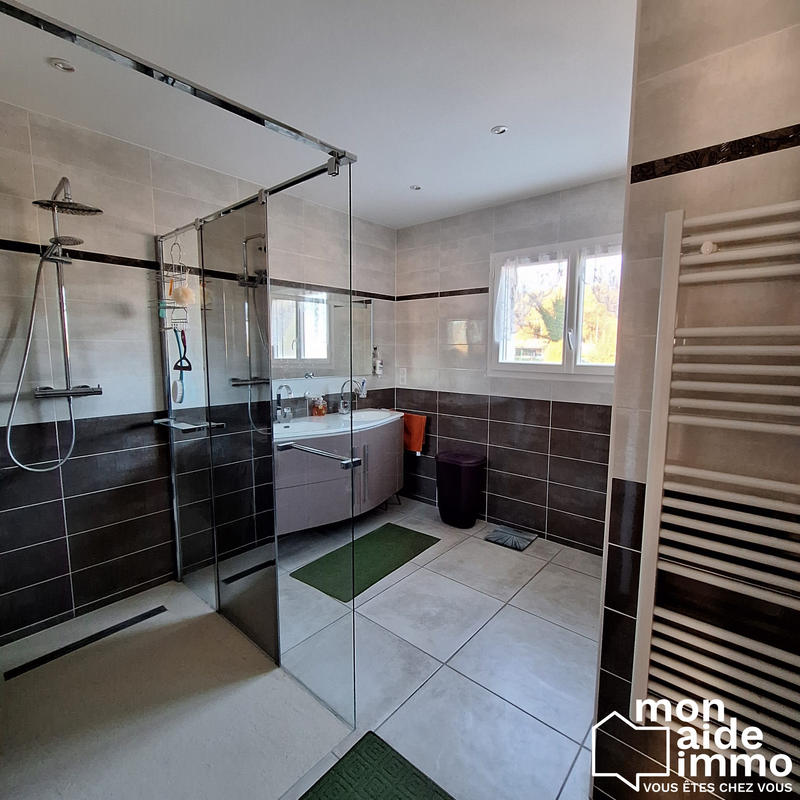 Maison - 235 m² - 7 pièces