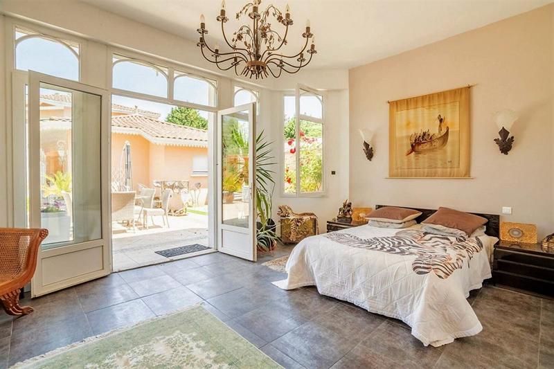 Demeure - 453 m² - 11 pièces