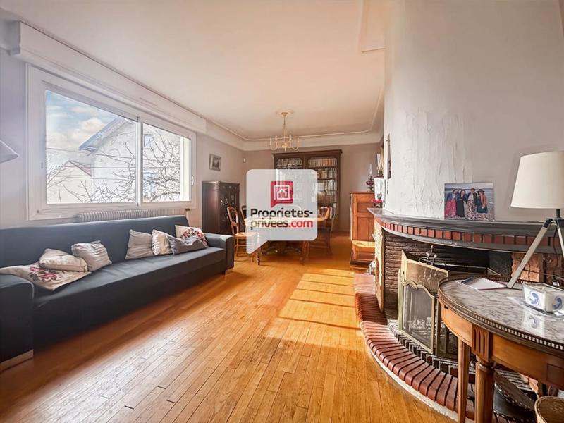 Maison - 2 040 m² - 10 pièces