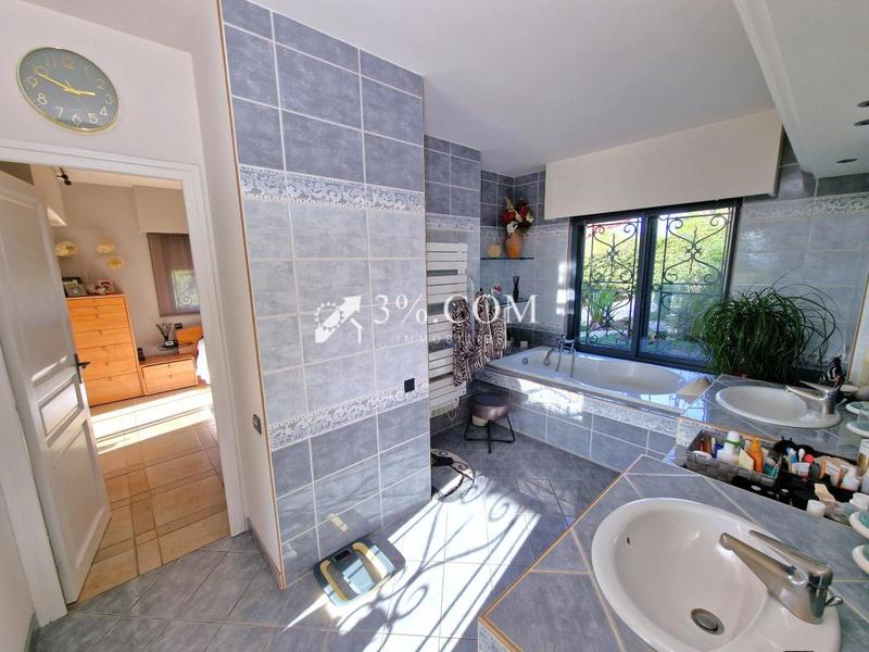 Villa - 196 m² - 6 pièces