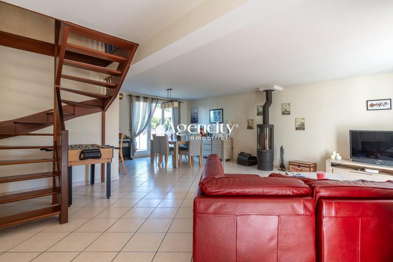 Maison - 141 m² - 6 pièces