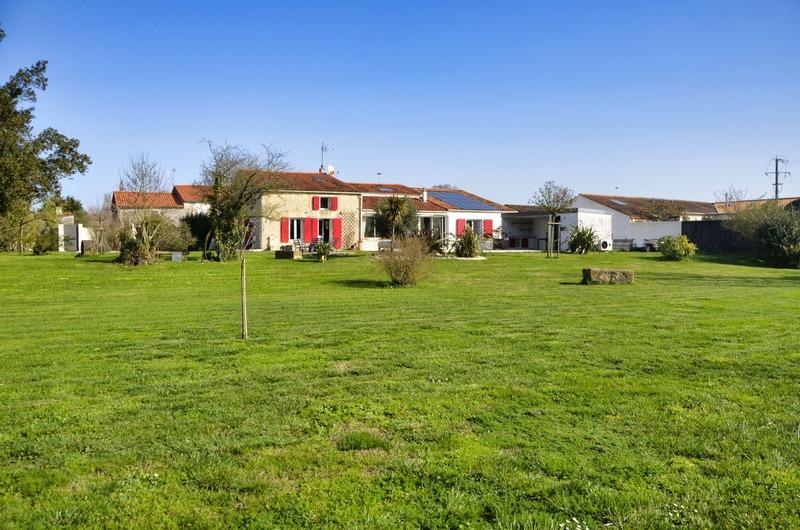 Maison - 236 m² - 8 pièces