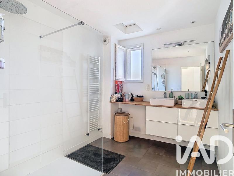 Maison - 230 m² - 8 pièces