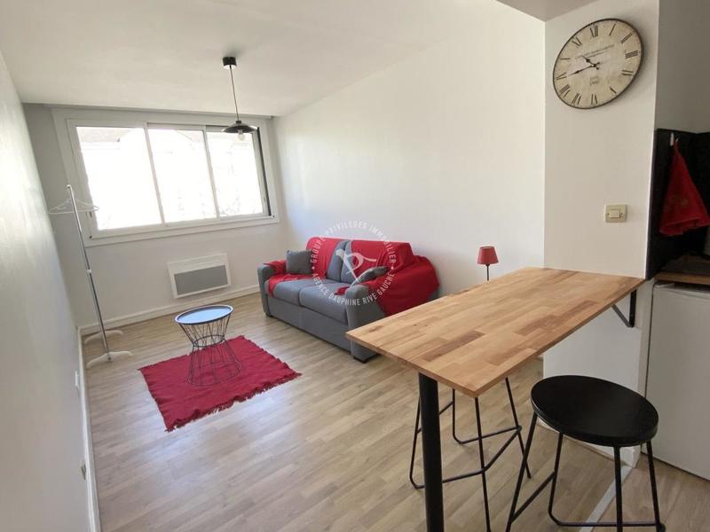 Studio - 25 m² - 1 pièce