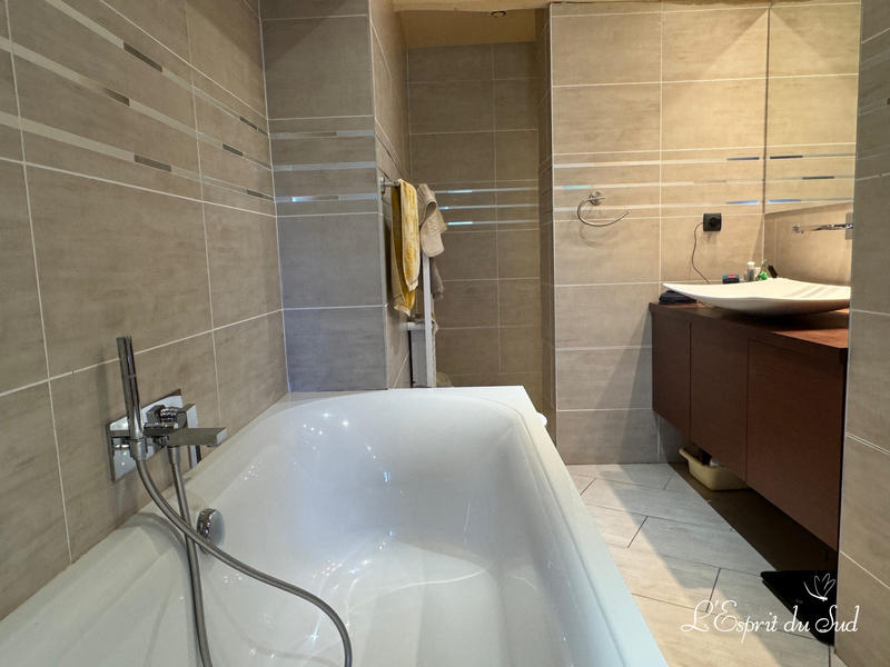 Maison - 330 m² - 9 pièces