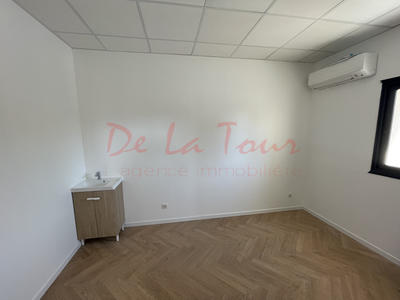 Local commercial - 90 m² - 5 pièces