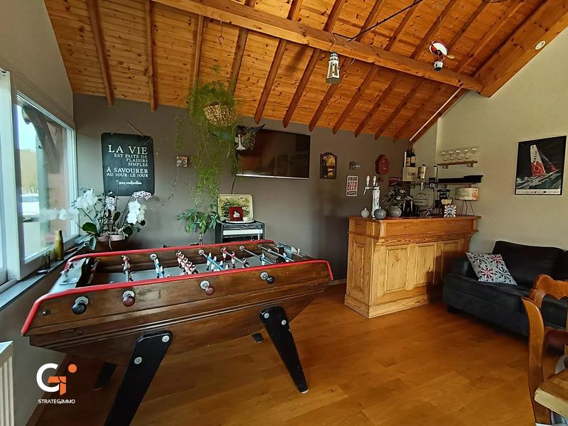 Maison - 168 m² - 8 pièces