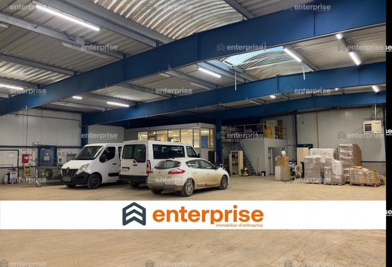Local d'activité / Entrepôt - 1 700 m²