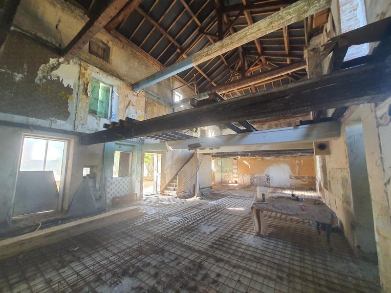 Maison - 400 m² - 7 pièces