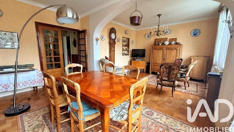 Maison - 200 m² - 8 pièces