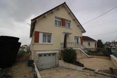 Maison - 149 m² - 8 pièces