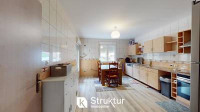 Maison - 310 m² - 12 pièces