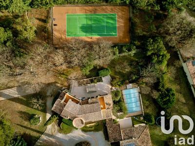 Maison - 270 m² - 10 pièces