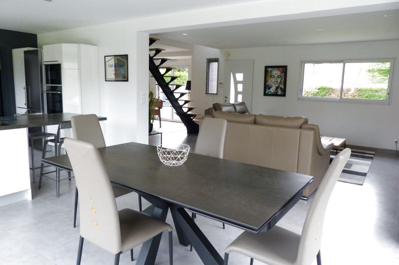 Maison - 201 m² - 9 pièces