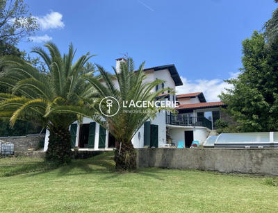 Maison - 255 m² - 7 pièces