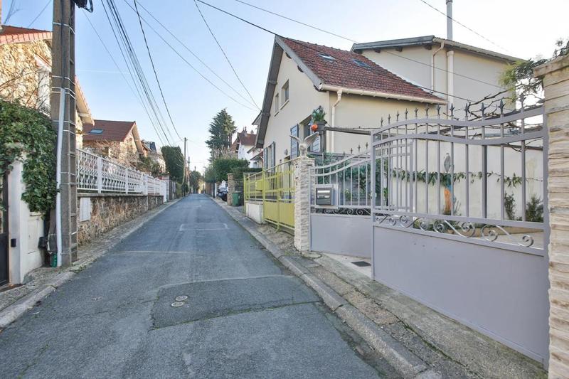 Maison - 180 m² - 8 pièces