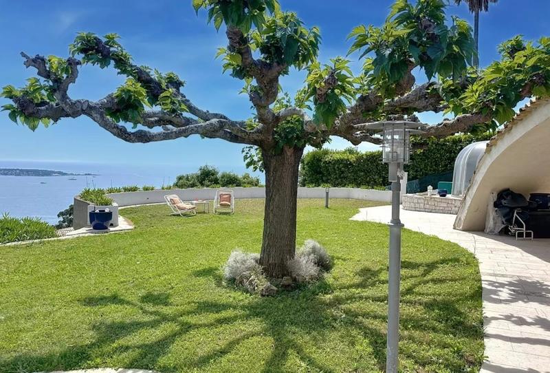 Maison - 490 m² - 10 pièces