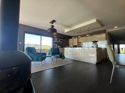 Maison - 194 m² - 5 pièces