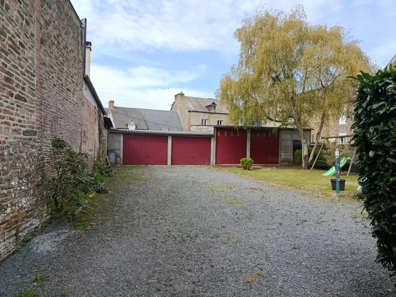 Local commercial - 181 m² - 11 pièces