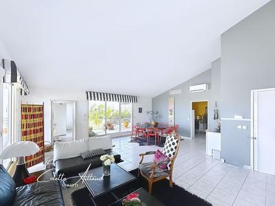 Appartement - 130 m² - 4 pièces