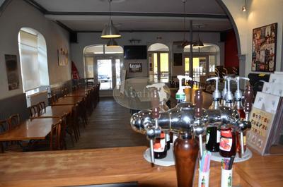 Local commercial - 250 m² - 8 pièces