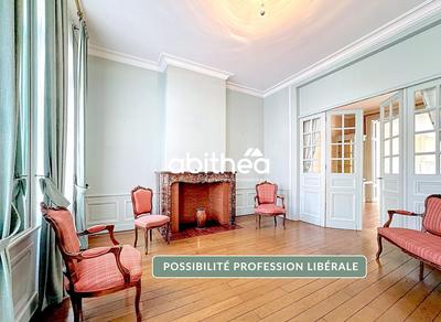 Maison - 328 m² - 10 pièces