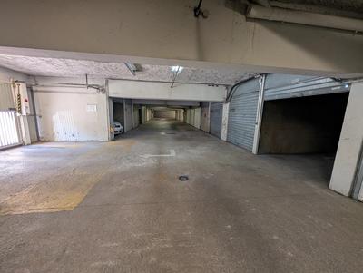 Parking / Garage - 11 m²