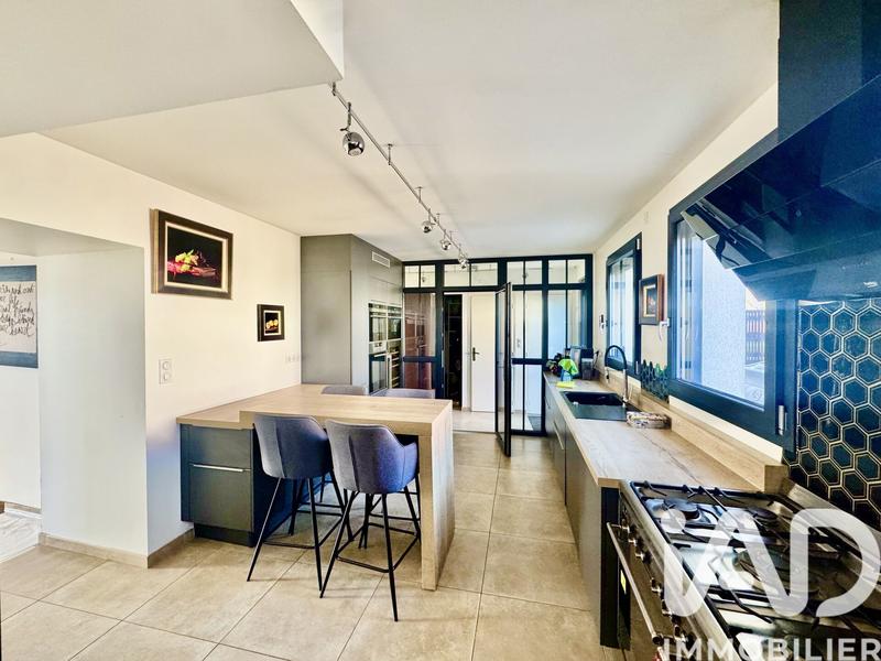 Maison - 363 m² - 7 pièces