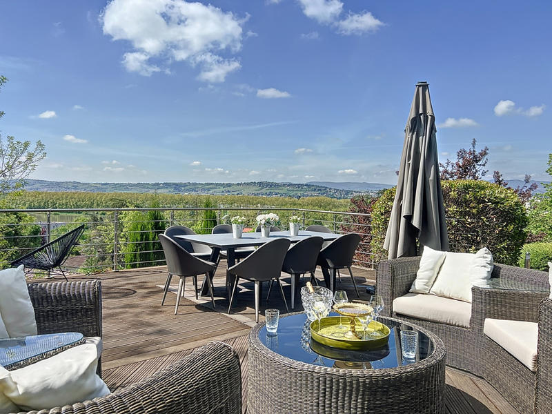 Maison - 365 m² - 9 pièces