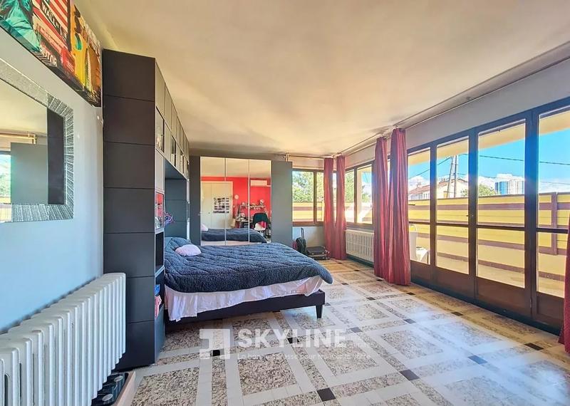 Maison - 223 m² - 6 pièces